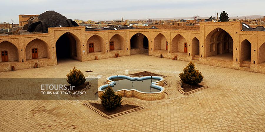 تور گلابگیری کاشان
