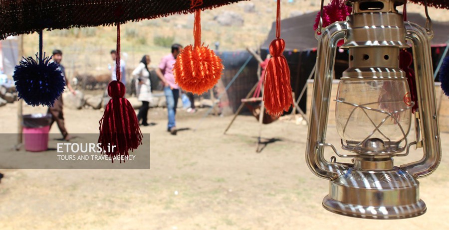 برپایی سیاه چادر ، ارائه غذای سنتی و موسیقی اقوام
