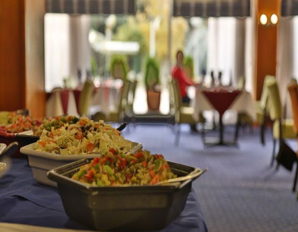 سالن صبحانه هما