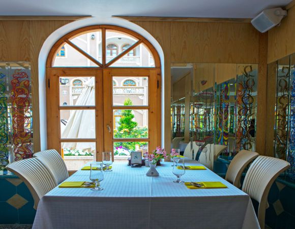 رستوران آیینه