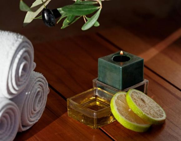 آروماتراپی یا ماساژ با روغن های معطر گیاهی